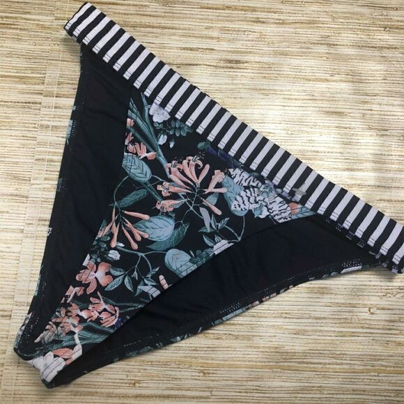 B-976 Tart Collections high-cut bikini bottoms NAVY/ WHITE size M nwot - Picture 1 of 1